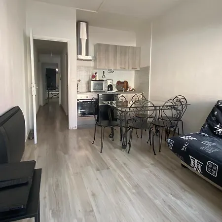 Apartment Coeur De Au 1er 66m2, Vu Sur La Place Gap